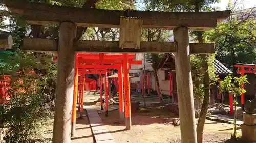 三囲神社の鳥居