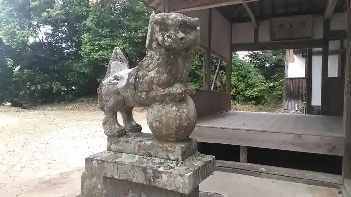 上秣神社の狛犬