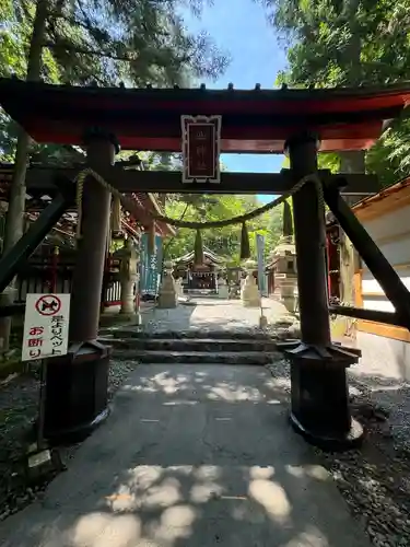 新屋山神社(山梨県)