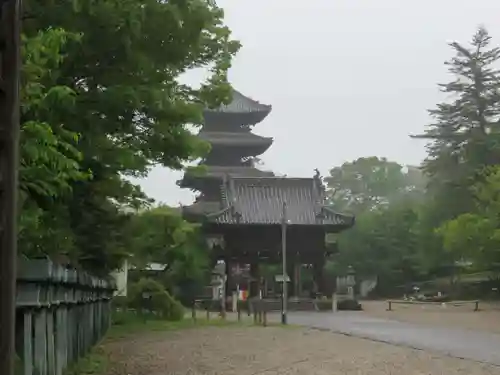 八事山 興正寺の山門