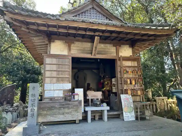 如意輪寺の{uncategorized: "未分類", other: "その他", undefined: "問題あり", building: "その他建物", grave: "お墓", sacred_gate: "鳥居", guardian: "狛犬", statue: "像", buddha: "仏像", history: "歴史", nature: "自然", garden: "庭園", animal: "動物", pagoda: "塔", temizu: "手水舎", mountain_gate: "山門・神門", sanctuary: "本殿・本堂", subordinate: "末社・摂社", art: "芸術", scenery: "景色", jizo: "地蔵", ema: "絵馬", goshuin: "御朱印", omikuji: "おみくじ", items: "授与品その他", amulet: "お守り", goshuincho: "御朱印帳", eats: "食事", festival: "お祭り", votive_dance: "神楽", shichigosan: "七五三参", wedding: "結婚式", experience: "体験その他", initially: "初詣", around: "周辺", anti_infection: "感染症対策"}