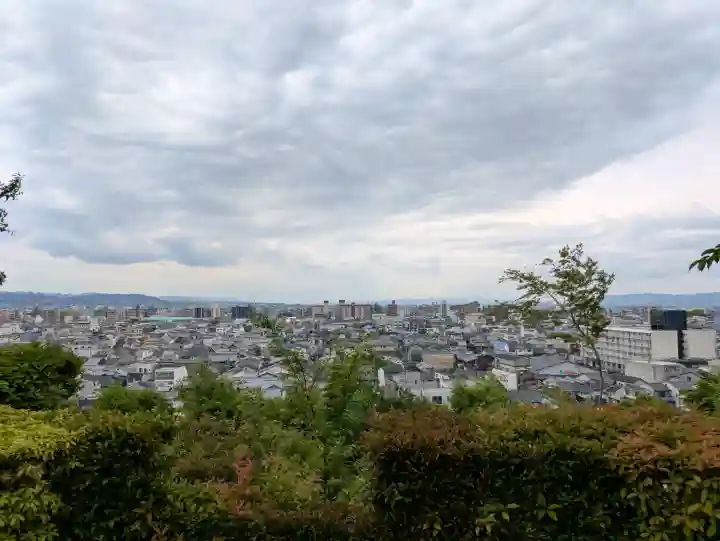 建勲神社の{uncategorized: "未分類", other: "その他", undefined: "問題あり", building: "その他建物", grave: "お墓", sacred_gate: "鳥居", guardian: "狛犬", statue: "像", buddha: "仏像", history: "歴史", nature: "自然", garden: "庭園", animal: "動物", pagoda: "塔", temizu: "手水舎", mountain_gate: "山門・神門", sanctuary: "本殿・本堂", subordinate: "末社・摂社", art: "芸術", scenery: "景色", jizo: "地蔵", ema: "絵馬", goshuin: "御朱印", omikuji: "おみくじ", items: "授与品その他", amulet: "お守り", goshuincho: "御朱印帳", eats: "食事", festival: "お祭り", votive_dance: "神楽", shichigosan: "七五三参", wedding: "結婚式", experience: "体験その他", initially: "初詣", around: "周辺", anti_infection: "感染症対策"}