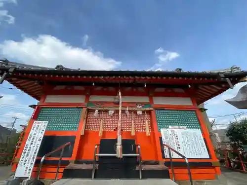 塚越稲荷神社の本殿