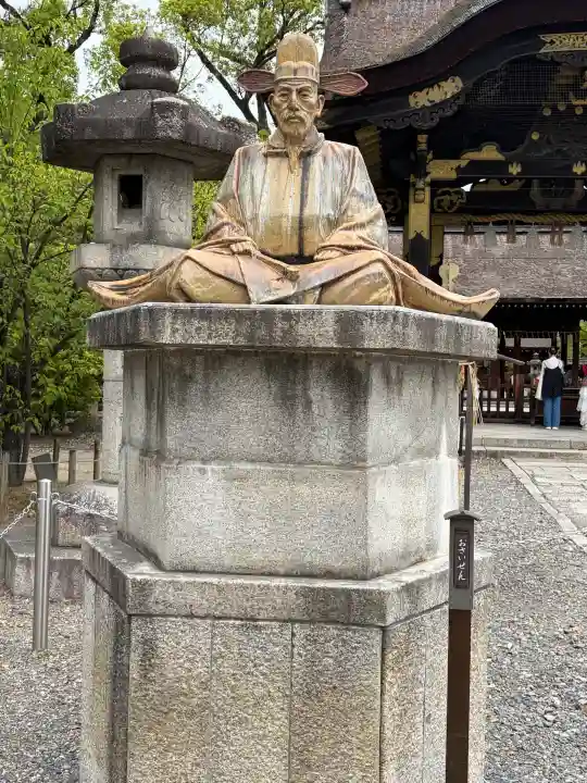 豊国神社の{uncategorized: "未分類", other: "その他", undefined: "問題あり", building: "その他建物", grave: "お墓", sacred_gate: "鳥居", guardian: "狛犬", statue: "像", buddha: "仏像", history: "歴史", nature: "自然", garden: "庭園", animal: "動物", pagoda: "塔", temizu: "手水舎", mountain_gate: "山門・神門", sanctuary: "本殿・本堂", subordinate: "末社・摂社", art: "芸術", scenery: "景色", jizo: "地蔵", ema: "絵馬", goshuin: "御朱印", omikuji: "おみくじ", items: "授与品その他", amulet: "お守り", goshuincho: "御朱印帳", eats: "食事", festival: "お祭り", votive_dance: "神楽", shichigosan: "七五三参", wedding: "結婚式", experience: "体験その他", initially: "初詣", around: "周辺", anti_infection: "感染症対策"}