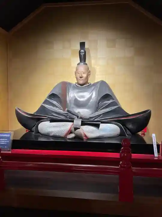 岐阜信長神社(橿森神社境内摂社)の像