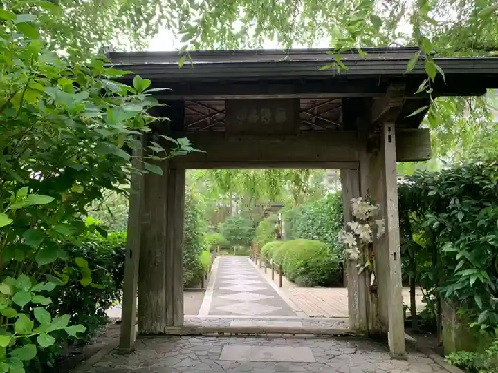 明月院の山門・神門
