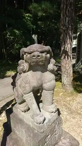 太平山三吉神社総本宮の狛犬