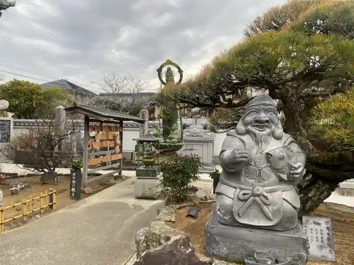 万福寺の{uncategorized: "未分類", other: "その他", undefined: "問題あり", building: "その他建物", grave: "お墓", sacred_gate: "鳥居", guardian: "狛犬", statue: "像", buddha: "仏像", history: "歴史", nature: "自然", garden: "庭園", animal: "動物", pagoda: "塔", temizu: "手水舎", mountain_gate: "山門・神門", sanctuary: "本殿・本堂", subordinate: "末社・摂社", art: "芸術", scenery: "景色", jizo: "地蔵", ema: "絵馬", goshuin: "御朱印", omikuji: "おみくじ", items: "授与品その他", amulet: "お守り", goshuincho: "御朱印帳", eats: "食事", festival: "お祭り", votive_dance: "神楽", shichigosan: "七五三参", wedding: "結婚式", experience: "体験その他", initially: "初詣", around: "周辺", anti_infection: "感染症対策"}