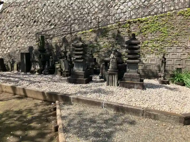 蓮法寺の{uncategorized: "未分類", other: "その他", undefined: "問題あり", building: "その他建物", grave: "お墓", sacred_gate: "鳥居", guardian: "狛犬", statue: "像", buddha: "仏像", history: "歴史", nature: "自然", garden: "庭園", animal: "動物", pagoda: "塔", temizu: "手水舎", mountain_gate: "山門・神門", sanctuary: "本殿・本堂", subordinate: "末社・摂社", art: "芸術", scenery: "景色", jizo: "地蔵", ema: "絵馬", goshuin: "御朱印", omikuji: "おみくじ", items: "授与品その他", amulet: "お守り", goshuincho: "御朱印帳", eats: "食事", festival: "お祭り", votive_dance: "神楽", shichigosan: "七五三参", wedding: "結婚式", experience: "体験その他", initially: "初詣", around: "周辺", anti_infection: "感染症対策"}
