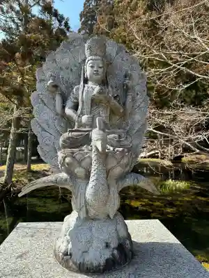 龍泉寺の{uncategorized: "未分類", other: "その他", undefined: "問題あり", building: "その他建物", grave: "お墓", sacred_gate: "鳥居", guardian: "狛犬", statue: "像", buddha: "仏像", history: "歴史", nature: "自然", garden: "庭園", animal: "動物", pagoda: "塔", temizu: "手水舎", mountain_gate: "山門・神門", sanctuary: "本殿・本堂", subordinate: "末社・摂社", art: "芸術", scenery: "景色", jizo: "地蔵", ema: "絵馬", goshuin: "御朱印", omikuji: "おみくじ", items: "授与品その他", amulet: "お守り", goshuincho: "御朱印帳", eats: "食事", festival: "お祭り", votive_dance: "神楽", shichigosan: "七五三参", wedding: "結婚式", experience: "体験その他", initially: "初詣", around: "周辺", anti_infection: "感染症対策"}