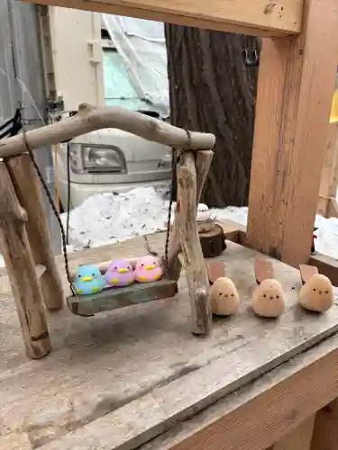 札幌諏訪神社の{uncategorized: "未分類", other: "その他", undefined: "問題あり", building: "その他建物", grave: "お墓", sacred_gate: "鳥居", guardian: "狛犬", statue: "像", buddha: "仏像", history: "歴史", nature: "自然", garden: "庭園", animal: "動物", pagoda: "塔", temizu: "手水舎", mountain_gate: "山門・神門", sanctuary: "本殿・本堂", subordinate: "末社・摂社", art: "芸術", scenery: "景色", jizo: "地蔵", ema: "絵馬", goshuin: "御朱印", omikuji: "おみくじ", items: "授与品その他", amulet: "お守り", goshuincho: "御朱印帳", eats: "食事", festival: "お祭り", votive_dance: "神楽", shichigosan: "七五三参", wedding: "結婚式", experience: "体験その他", initially: "初詣", around: "周辺", anti_infection: "感染症対策"}