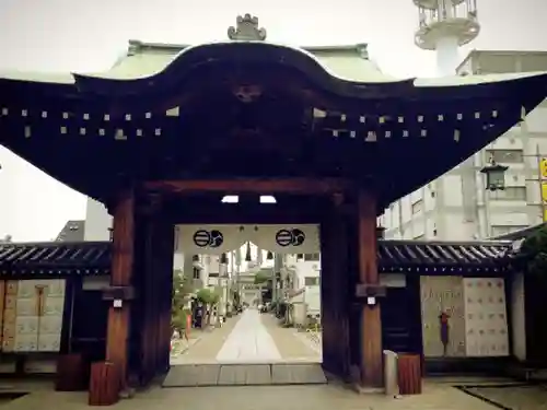 射楯兵主神社の山門