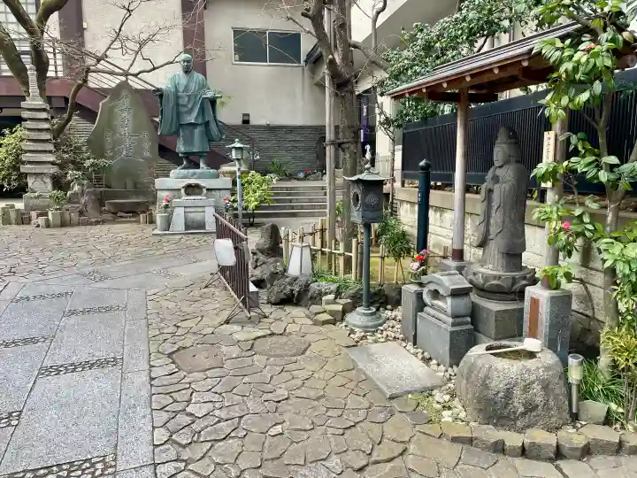 要伝寺の{uncategorized: "未分類", other: "その他", undefined: "問題あり", building: "その他建物", grave: "お墓", sacred_gate: "鳥居", guardian: "狛犬", statue: "像", buddha: "仏像", history: "歴史", nature: "自然", garden: "庭園", animal: "動物", pagoda: "塔", temizu: "手水舎", mountain_gate: "山門・神門", sanctuary: "本殿・本堂", subordinate: "末社・摂社", art: "芸術", scenery: "景色", jizo: "地蔵", ema: "絵馬", goshuin: "御朱印", omikuji: "おみくじ", items: "授与品その他", amulet: "お守り", goshuincho: "御朱印帳", eats: "食事", festival: "お祭り", votive_dance: "神楽", shichigosan: "七五三参", wedding: "結婚式", experience: "体験その他", initially: "初詣", around: "周辺", anti_infection: "感染症対策"}