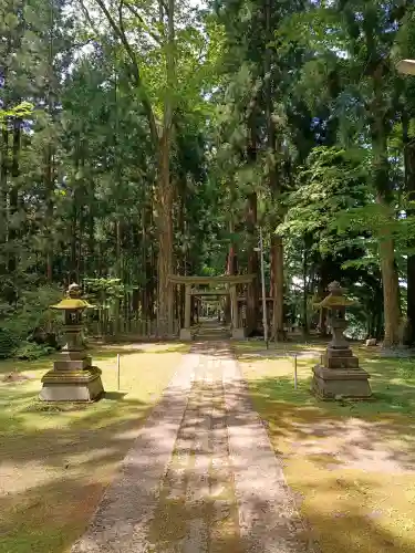 神明社の{uncategorized: "未分類", other: "その他", undefined: "問題あり", building: "その他建物", grave: "お墓", sacred_gate: "鳥居", guardian: "狛犬", statue: "像", buddha: "仏像", history: "歴史", nature: "自然", garden: "庭園", animal: "動物", pagoda: "塔", temizu: "手水舎", mountain_gate: "山門・神門", sanctuary: "本殿・本堂", subordinate: "末社・摂社", art: "芸術", scenery: "景色", jizo: "地蔵", ema: "絵馬", goshuin: "御朱印", omikuji: "おみくじ", items: "授与品その他", amulet: "お守り", goshuincho: "御朱印帳", eats: "食事", festival: "お祭り", votive_dance: "神楽", shichigosan: "七五三参", wedding: "結婚式", experience: "体験その他", initially: "初詣", around: "周辺", anti_infection: "感染症対策"}