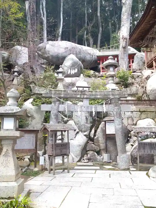 由加山 由加神社本宮の末社・摂社
