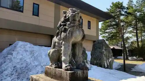 富良野神社の狛犬