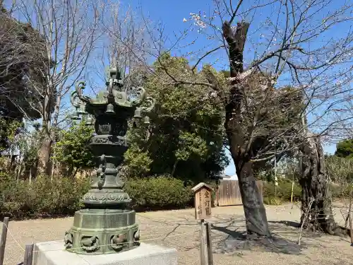 鷲宮神社の{uncategorized: "未分類", other: "その他", undefined: "問題あり", building: "その他建物", grave: "お墓", sacred_gate: "鳥居", guardian: "狛犬", statue: "像", buddha: "仏像", history: "歴史", nature: "自然", garden: "庭園", animal: "動物", pagoda: "塔", temizu: "手水舎", mountain_gate: "山門・神門", sanctuary: "本殿・本堂", subordinate: "末社・摂社", art: "芸術", scenery: "景色", jizo: "地蔵", ema: "絵馬", goshuin: "御朱印", omikuji: "おみくじ", items: "授与品その他", amulet: "お守り", goshuincho: "御朱印帳", eats: "食事", festival: "お祭り", votive_dance: "神楽", shichigosan: "七五三参", wedding: "結婚式", experience: "体験その他", initially: "初詣", around: "周辺", anti_infection: "感染症対策"}