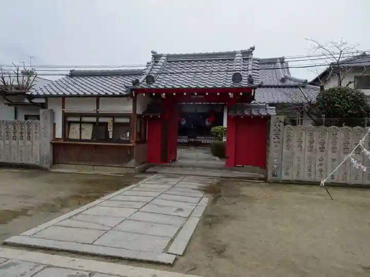 華蔵院の山門・神門