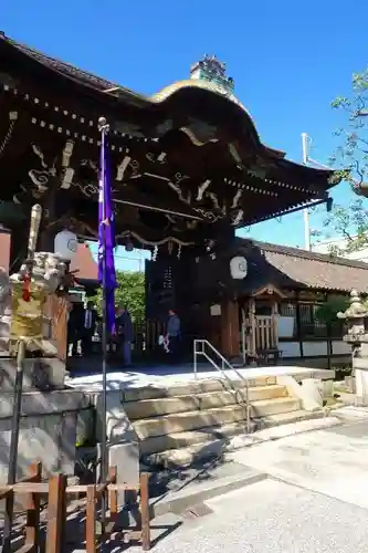 六孫王神社の山門