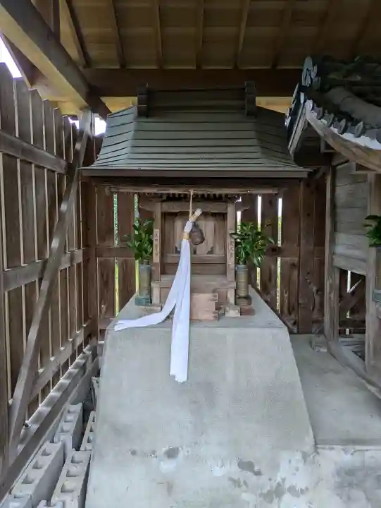 佐土神社の{uncategorized: "未分類", other: "その他", undefined: "問題あり", building: "その他建物", grave: "お墓", sacred_gate: "鳥居", guardian: "狛犬", statue: "像", buddha: "仏像", history: "歴史", nature: "自然", garden: "庭園", animal: "動物", pagoda: "塔", temizu: "手水舎", mountain_gate: "山門・神門", sanctuary: "本殿・本堂", subordinate: "末社・摂社", art: "芸術", scenery: "景色", jizo: "地蔵", ema: "絵馬", goshuin: "御朱印", omikuji: "おみくじ", items: "授与品その他", amulet: "お守り", goshuincho: "御朱印帳", eats: "食事", festival: "お祭り", votive_dance: "神楽", shichigosan: "七五三参", wedding: "結婚式", experience: "体験その他", initially: "初詣", around: "周辺", anti_infection: "感染症対策"}