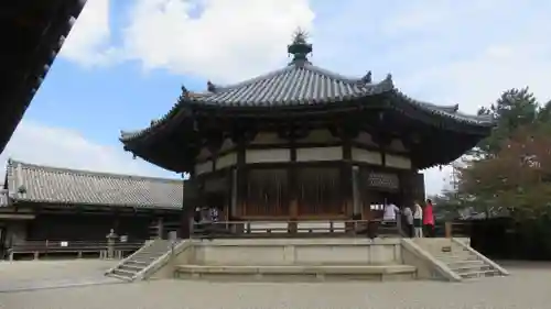 法隆寺の本殿