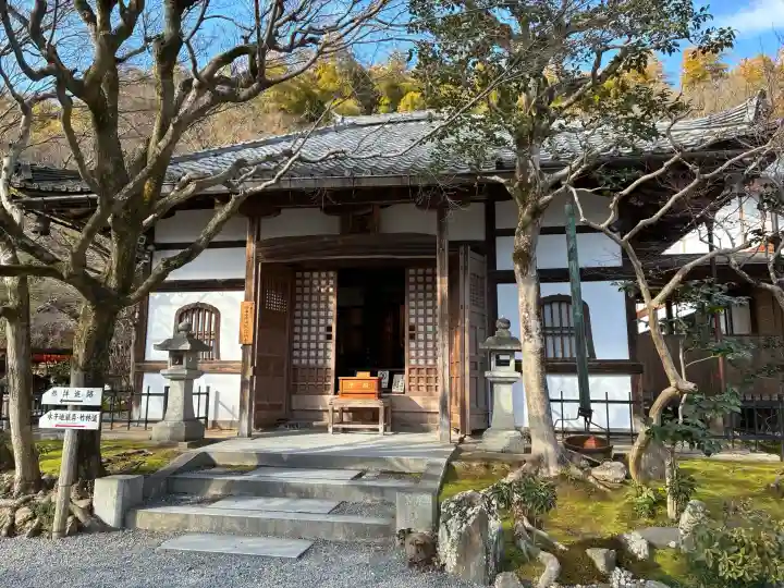 化野念仏寺の{uncategorized: "未分類", other: "その他", undefined: "問題あり", building: "その他建物", grave: "お墓", sacred_gate: "鳥居", guardian: "狛犬", statue: "像", buddha: "仏像", history: "歴史", nature: "自然", garden: "庭園", animal: "動物", pagoda: "塔", temizu: "手水舎", mountain_gate: "山門・神門", sanctuary: "本殿・本堂", subordinate: "末社・摂社", art: "芸術", scenery: "景色", jizo: "地蔵", ema: "絵馬", goshuin: "御朱印", omikuji: "おみくじ", items: "授与品その他", amulet: "お守り", goshuincho: "御朱印帳", eats: "食事", festival: "お祭り", votive_dance: "神楽", shichigosan: "七五三参", wedding: "結婚式", experience: "体験その他", initially: "初詣", around: "周辺", anti_infection: "感染症対策"}