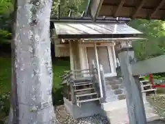 烏止野神社の本殿