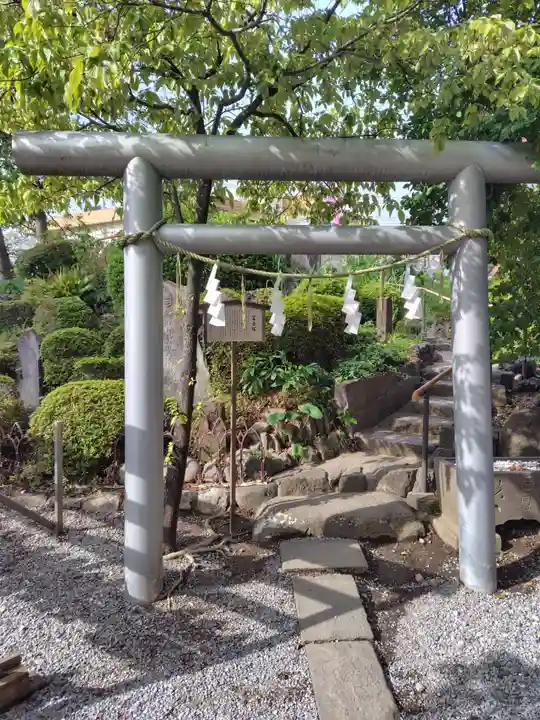 鎮守氷川神社の鳥居