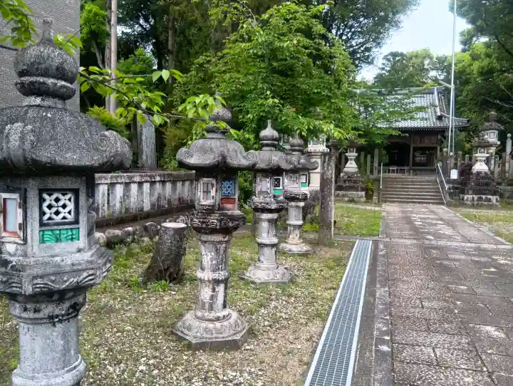 多賀神社の{uncategorized: "未分類", other: "その他", undefined: "問題あり", building: "その他建物", grave: "お墓", sacred_gate: "鳥居", guardian: "狛犬", statue: "像", buddha: "仏像", history: "歴史", nature: "自然", garden: "庭園", animal: "動物", pagoda: "塔", temizu: "手水舎", mountain_gate: "山門・神門", sanctuary: "本殿・本堂", subordinate: "末社・摂社", art: "芸術", scenery: "景色", jizo: "地蔵", ema: "絵馬", goshuin: "御朱印", omikuji: "おみくじ", items: "授与品その他", amulet: "お守り", goshuincho: "御朱印帳", eats: "食事", festival: "お祭り", votive_dance: "神楽", shichigosan: "七五三参", wedding: "結婚式", experience: "体験その他", initially: "初詣", around: "周辺", anti_infection: "感染症対策"}