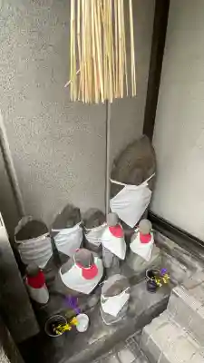 鍛治町観音堂の{uncategorized: "未分類", other: "その他", undefined: "問題あり", building: "その他建物", grave: "お墓", sacred_gate: "鳥居", guardian: "狛犬", statue: "像", buddha: "仏像", history: "歴史", nature: "自然", garden: "庭園", animal: "動物", pagoda: "塔", temizu: "手水舎", mountain_gate: "山門・神門", sanctuary: "本殿・本堂", subordinate: "末社・摂社", art: "芸術", scenery: "景色", jizo: "地蔵", ema: "絵馬", goshuin: "御朱印", omikuji: "おみくじ", items: "授与品その他", amulet: "お守り", goshuincho: "御朱印帳", eats: "食事", festival: "お祭り", votive_dance: "神楽", shichigosan: "七五三参", wedding: "結婚式", experience: "体験その他", initially: "初詣", around: "周辺", anti_infection: "感染症対策"}