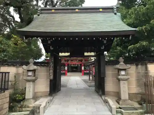 呉服神社の山門