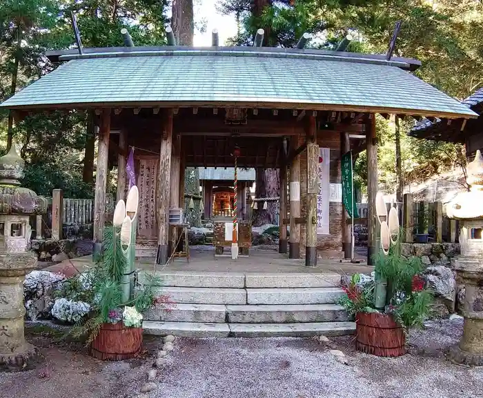 鳴谷神社の本殿