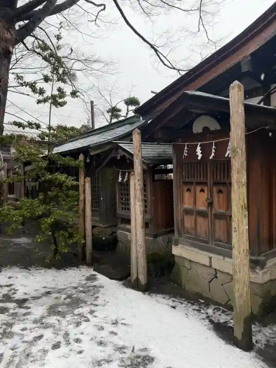 八剣神社の{uncategorized: "未分類", other: "その他", undefined: "問題あり", building: "その他建物", grave: "お墓", sacred_gate: "鳥居", guardian: "狛犬", statue: "像", buddha: "仏像", history: "歴史", nature: "自然", garden: "庭園", animal: "動物", pagoda: "塔", temizu: "手水舎", mountain_gate: "山門・神門", sanctuary: "本殿・本堂", subordinate: "末社・摂社", art: "芸術", scenery: "景色", jizo: "地蔵", ema: "絵馬", goshuin: "御朱印", omikuji: "おみくじ", items: "授与品その他", amulet: "お守り", goshuincho: "御朱印帳", eats: "食事", festival: "お祭り", votive_dance: "神楽", shichigosan: "七五三参", wedding: "結婚式", experience: "体験その他", initially: "初詣", around: "周辺", anti_infection: "感染症対策"}