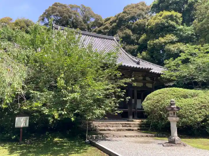 長岳寺の本殿・本堂