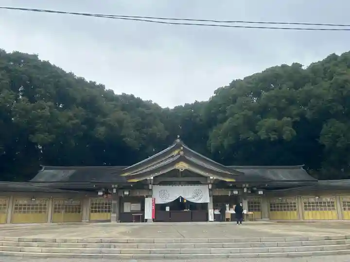 福岡縣護國神社の{uncategorized: "未分類", other: "その他", undefined: "問題あり", building: "その他建物", grave: "お墓", sacred_gate: "鳥居", guardian: "狛犬", statue: "像", buddha: "仏像", history: "歴史", nature: "自然", garden: "庭園", animal: "動物", pagoda: "塔", temizu: "手水舎", mountain_gate: "山門・神門", sanctuary: "本殿・本堂", subordinate: "末社・摂社", art: "芸術", scenery: "景色", jizo: "地蔵", ema: "絵馬", goshuin: "御朱印", omikuji: "おみくじ", items: "授与品その他", amulet: "お守り", goshuincho: "御朱印帳", eats: "食事", festival: "お祭り", votive_dance: "神楽", shichigosan: "七五三参", wedding: "結婚式", experience: "体験その他", initially: "初詣", around: "周辺", anti_infection: "感染症対策"}