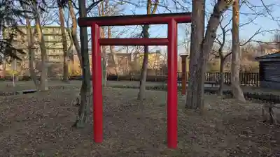 サケ神社（サケの慰霊塔）の鳥居