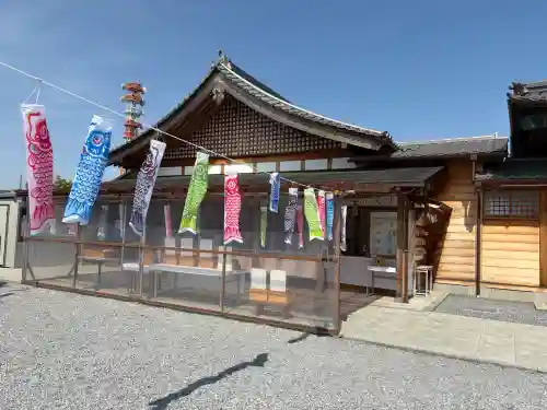 栗橋八坂神社の{uncategorized: "未分類", other: "その他", undefined: "問題あり", building: "その他建物", grave: "お墓", sacred_gate: "鳥居", guardian: "狛犬", statue: "像", buddha: "仏像", history: "歴史", nature: "自然", garden: "庭園", animal: "動物", pagoda: "塔", temizu: "手水舎", mountain_gate: "山門・神門", sanctuary: "本殿・本堂", subordinate: "末社・摂社", art: "芸術", scenery: "景色", jizo: "地蔵", ema: "絵馬", goshuin: "御朱印", omikuji: "おみくじ", items: "授与品その他", amulet: "お守り", goshuincho: "御朱印帳", eats: "食事", festival: "お祭り", votive_dance: "神楽", shichigosan: "七五三参", wedding: "結婚式", experience: "体験その他", initially: "初詣", around: "周辺", anti_infection: "感染症対策"}