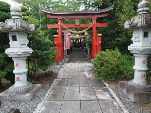 三軒地稲荷神社の鳥居