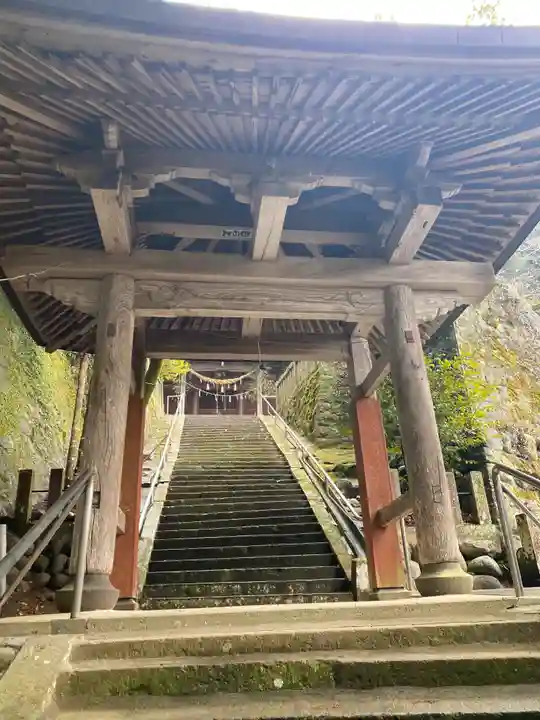 石井神社の山門・神門
