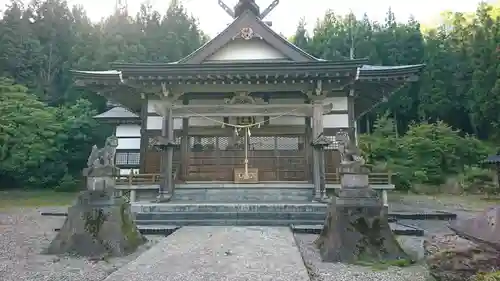 白鳥神社の本殿・本堂