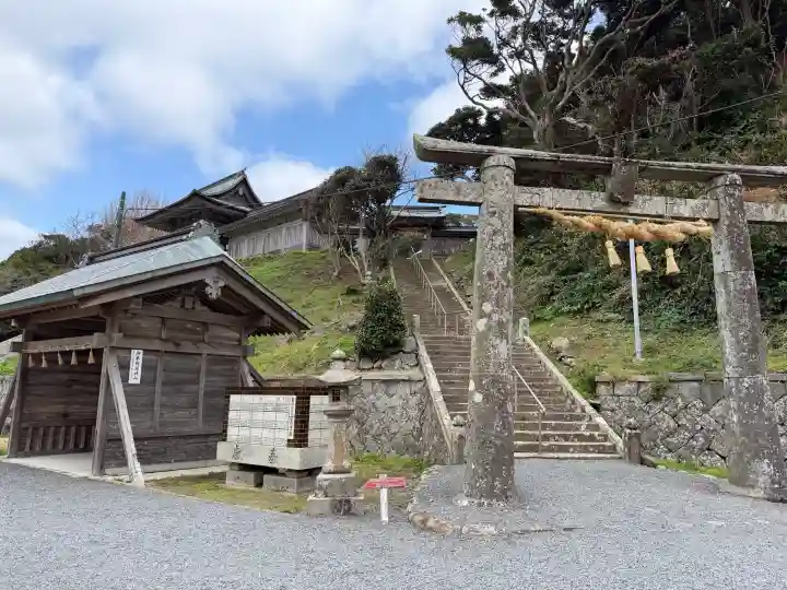 田島神社の{uncategorized: "未分類", other: "その他", undefined: "問題あり", building: "その他建物", grave: "お墓", sacred_gate: "鳥居", guardian: "狛犬", statue: "像", buddha: "仏像", history: "歴史", nature: "自然", garden: "庭園", animal: "動物", pagoda: "塔", temizu: "手水舎", mountain_gate: "山門・神門", sanctuary: "本殿・本堂", subordinate: "末社・摂社", art: "芸術", scenery: "景色", jizo: "地蔵", ema: "絵馬", goshuin: "御朱印", omikuji: "おみくじ", items: "授与品その他", amulet: "お守り", goshuincho: "御朱印帳", eats: "食事", festival: "お祭り", votive_dance: "神楽", shichigosan: "七五三参", wedding: "結婚式", experience: "体験その他", initially: "初詣", around: "周辺", anti_infection: "感染症対策"}