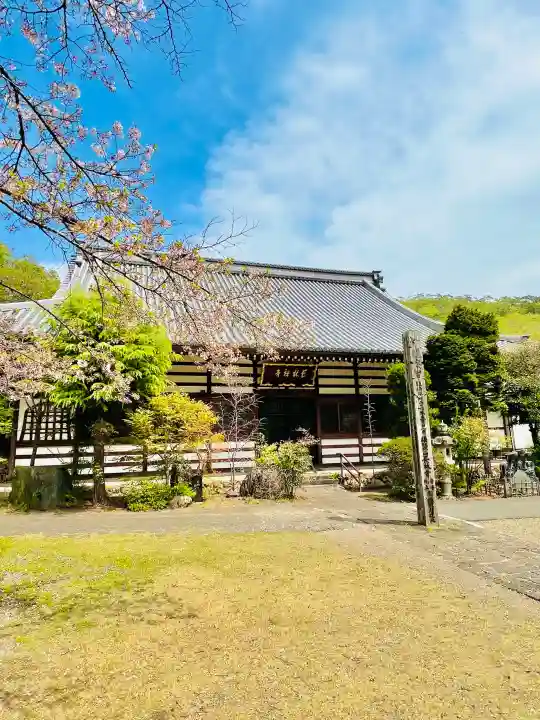 長林寺(山川長林寺)の{uncategorized: "未分類", other: "その他", undefined: "問題あり", building: "その他建物", grave: "お墓", sacred_gate: "鳥居", guardian: "狛犬", statue: "像", buddha: "仏像", history: "歴史", nature: "自然", garden: "庭園", animal: "動物", pagoda: "塔", temizu: "手水舎", mountain_gate: "山門・神門", sanctuary: "本殿・本堂", subordinate: "末社・摂社", art: "芸術", scenery: "景色", jizo: "地蔵", ema: "絵馬", goshuin: "御朱印", omikuji: "おみくじ", items: "授与品その他", amulet: "お守り", goshuincho: "御朱印帳", eats: "食事", festival: "お祭り", votive_dance: "神楽", shichigosan: "七五三参", wedding: "結婚式", experience: "体験その他", initially: "初詣", around: "周辺", anti_infection: "感染症対策"}