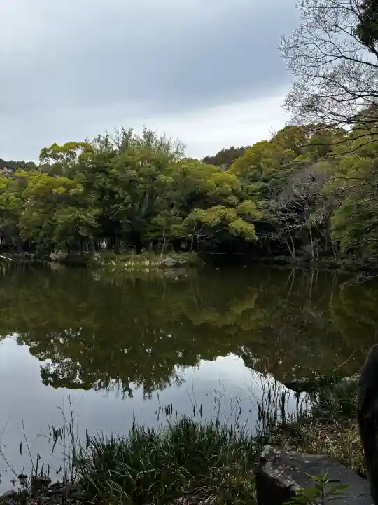 靜岡縣護國神社の{uncategorized: "未分類", other: "その他", undefined: "問題あり", building: "その他建物", grave: "お墓", sacred_gate: "鳥居", guardian: "狛犬", statue: "像", buddha: "仏像", history: "歴史", nature: "自然", garden: "庭園", animal: "動物", pagoda: "塔", temizu: "手水舎", mountain_gate: "山門・神門", sanctuary: "本殿・本堂", subordinate: "末社・摂社", art: "芸術", scenery: "景色", jizo: "地蔵", ema: "絵馬", goshuin: "御朱印", omikuji: "おみくじ", items: "授与品その他", amulet: "お守り", goshuincho: "御朱印帳", eats: "食事", festival: "お祭り", votive_dance: "神楽", shichigosan: "七五三参", wedding: "結婚式", experience: "体験その他", initially: "初詣", around: "周辺", anti_infection: "感染症対策"}
