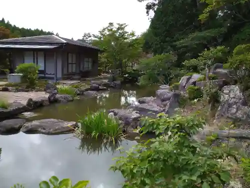 明王寺の庭園