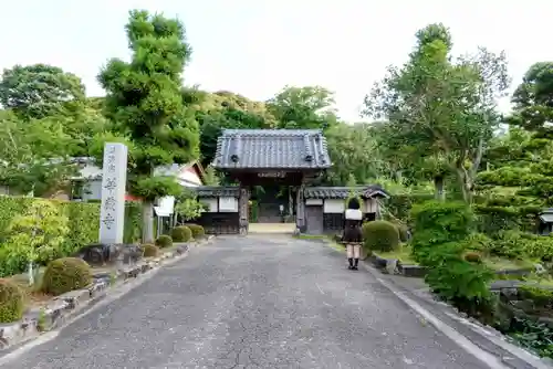 華蔵寺の山門