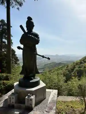 観音正寺の{uncategorized: "未分類", other: "その他", undefined: "問題あり", building: "その他建物", grave: "お墓", sacred_gate: "鳥居", guardian: "狛犬", statue: "像", buddha: "仏像", history: "歴史", nature: "自然", garden: "庭園", animal: "動物", pagoda: "塔", temizu: "手水舎", mountain_gate: "山門・神門", sanctuary: "本殿・本堂", subordinate: "末社・摂社", art: "芸術", scenery: "景色", jizo: "地蔵", ema: "絵馬", goshuin: "御朱印", omikuji: "おみくじ", items: "授与品その他", amulet: "お守り", goshuincho: "御朱印帳", eats: "食事", festival: "お祭り", votive_dance: "神楽", shichigosan: "七五三参", wedding: "結婚式", experience: "体験その他", initially: "初詣", around: "周辺", anti_infection: "感染症対策"}