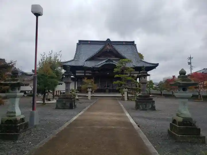 芳春寺の本殿・本堂