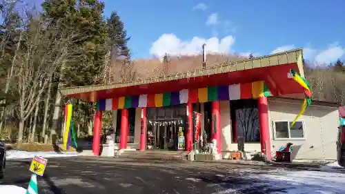 成田山瀧泉寺の本殿