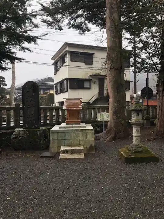 淺間神社(忍野八海)の末社・摂社