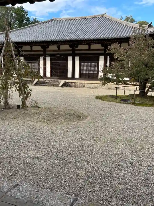 秋篠寺の本殿・本堂